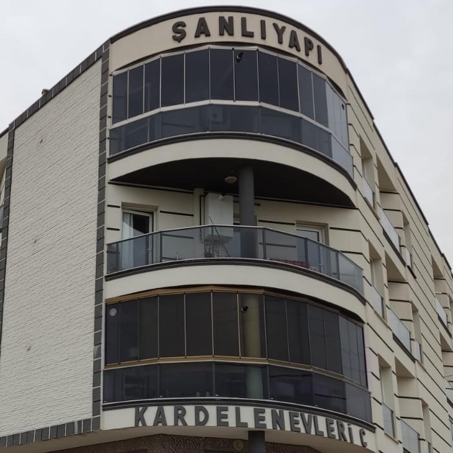 Cam Balkon
